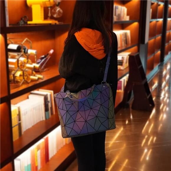 Geometric Purse, Geometric Luminous Crossbody Bags and Holographic wallet - Picture 4 of 7